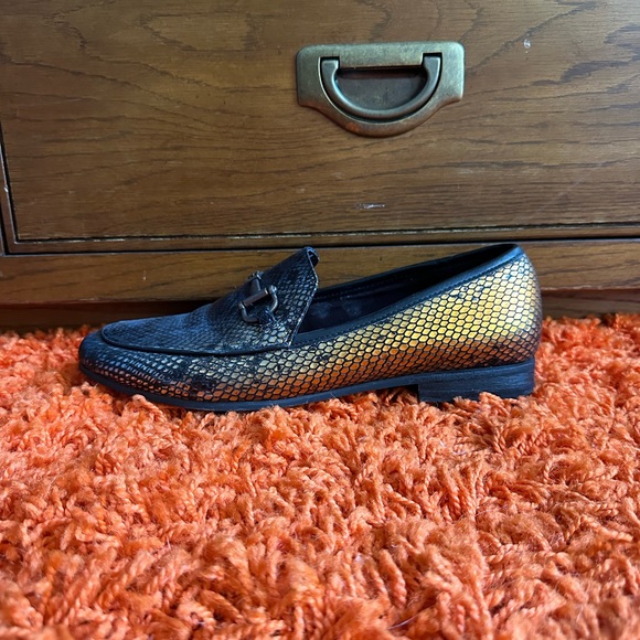 Steve Madden Multi Chrome Reptile Print Loafers, Size 10 - Picture 2 of 3